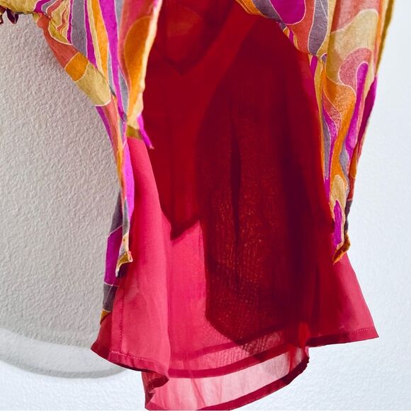 VTG Y2K Retro 100% Silk Abstract Print Top Flutter Sleeves Wavy Hem Size… - Picture 6 of 11